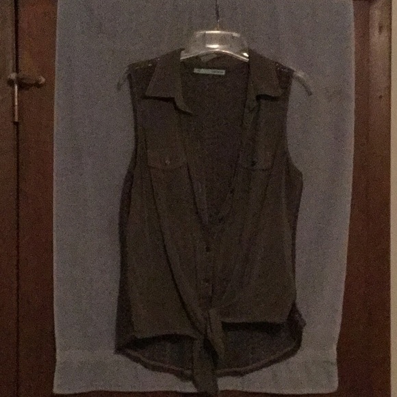 Maurice’s Large Top - Picture 1 of 2